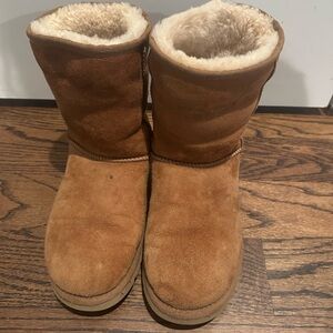 Genuine UGG Boots Shearling Lined Boots Size 6
